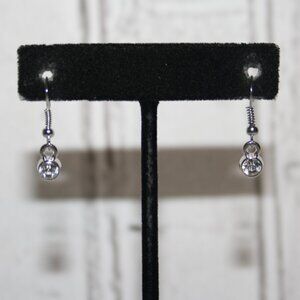 Beautiful sparkling rhinestone and silver dangling earrings 1"
